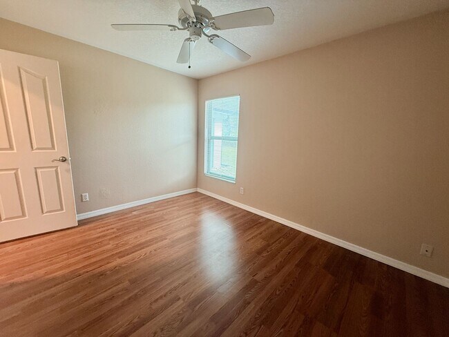 Building Photo - Beautifully updated 3BR/2BA home in a prime North Port location!
