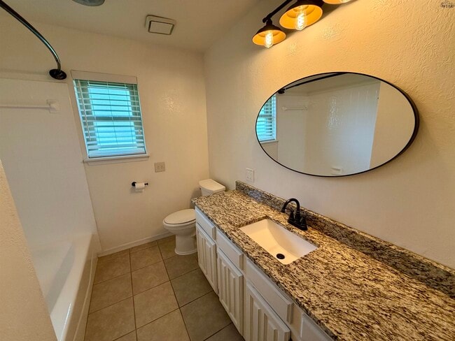 Building Photo - 4410 York St