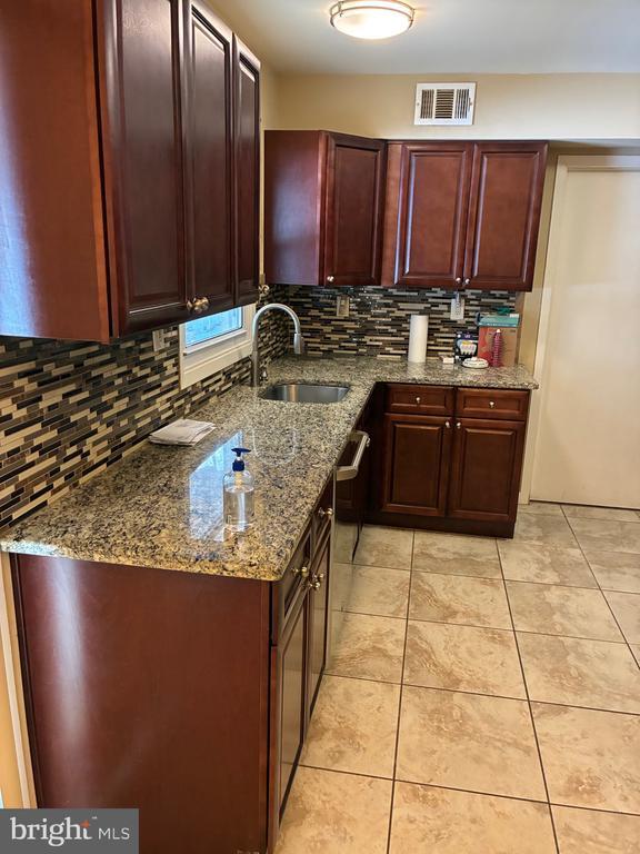 Building Photo - 83 Glenview Ln