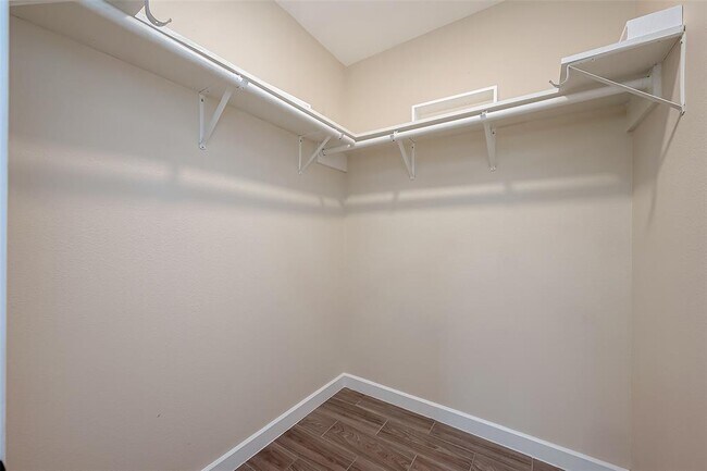 Building Photo - 25907 Glen Loch Dr