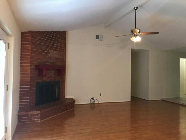 Building Photo - 1103 Ashdale Dr