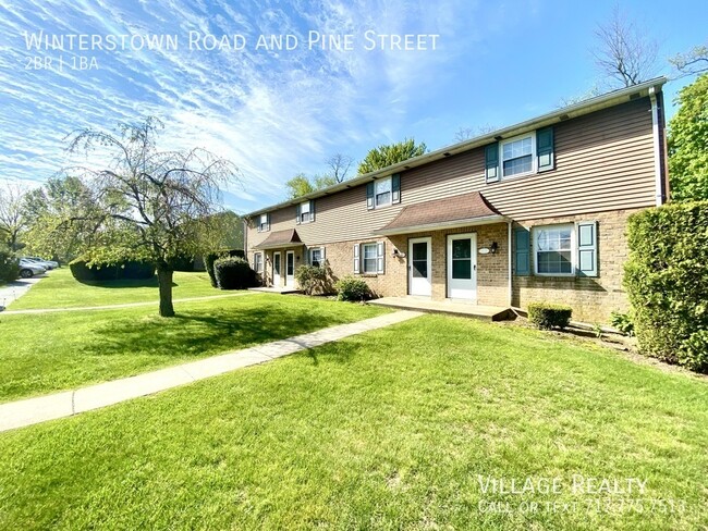 Building Photo - Large 2-Bedroom Townhome in Red Lion! Pati...