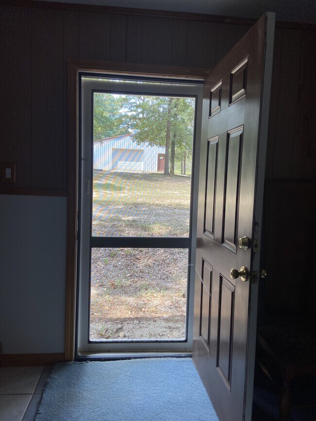 Building Photo - 18601 Honeysuckle Ln