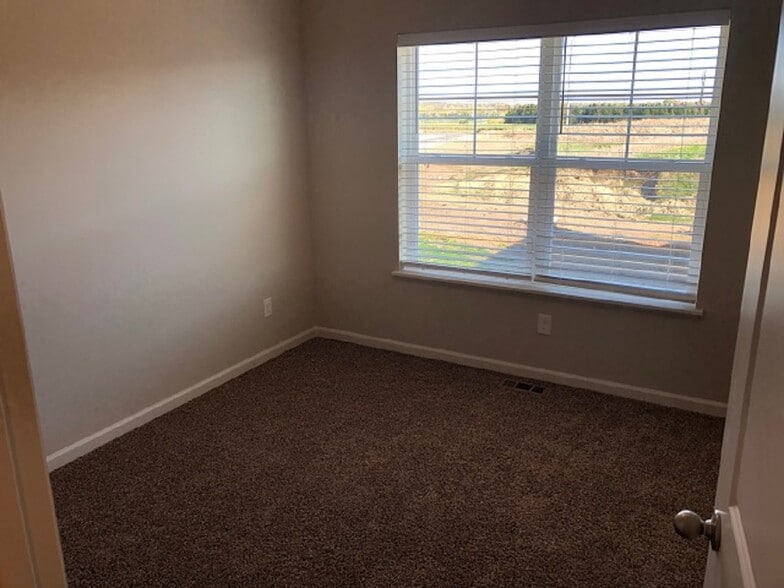 Building Photo - 8773 Granite Ln