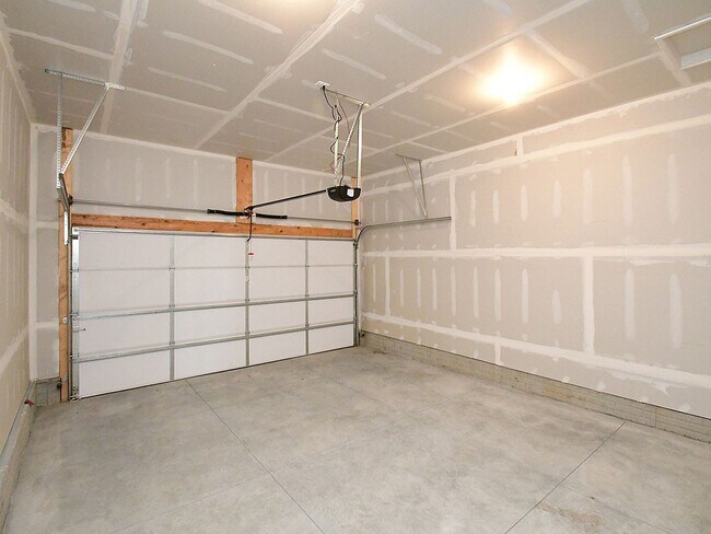 Building Photo - 14802-14804 Bruning Street