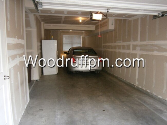 Building Photo - 3 Bed End Unit Townhome near Old Town Arvada