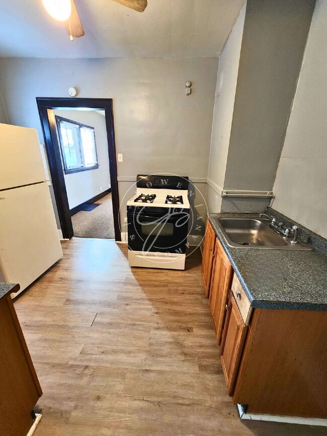 Building Photo - 1944 Crosswell Pl