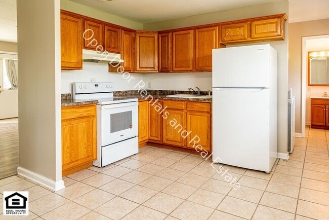 Building Photo - 6628 Redbud Dr