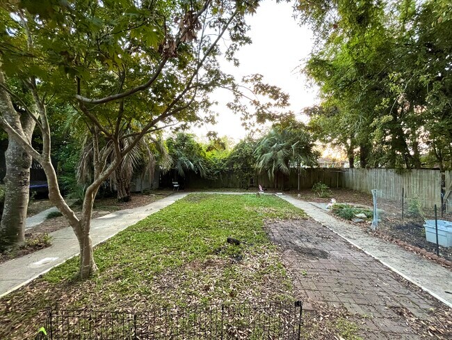 Building Photo - 5923 Murray Dr