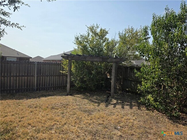 Building Photo - 322 Cedar Ridge Dr