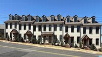 Building Photo - Luxurious 3-Bed Townhouse on Red Mountain