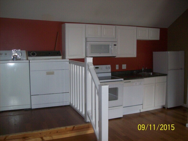 Building Photo - 652 Wisconsin St