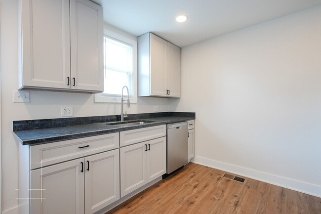 Building Photo - 1257 N 6th St