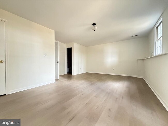 Building Photo - 111 Ben Neuis Pl