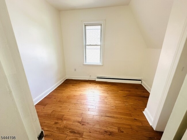 Building Photo - 78 Fern Ave