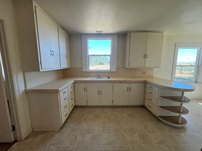 Building Photo - 3 bedroom 1 bath home in Red Bluff