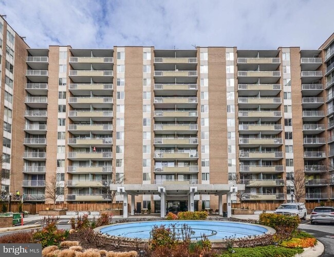 Building Photo - 3001 Veazey Terrace NW