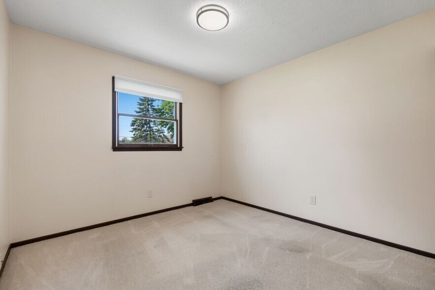 Building Photo - 270 W Orange Rd
