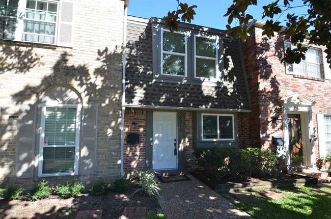Building Photo - 6310 Chevy Chase Dr