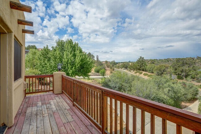 Building Photo - 2 Bedroom plus Office in Main House & Stud...