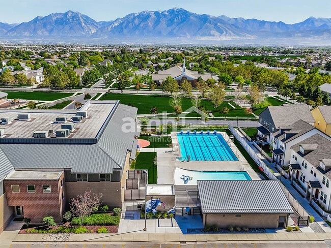 Building Photo - 11092 S Blue Byu Dr