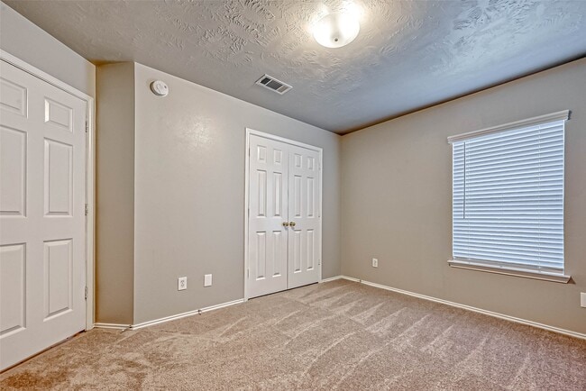 Building Photo - 758 Brushy Glen Dr