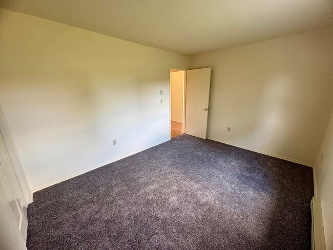 Building Photo - 3 Bedroom 1.5 Bathroom House Available in Dillsburg!