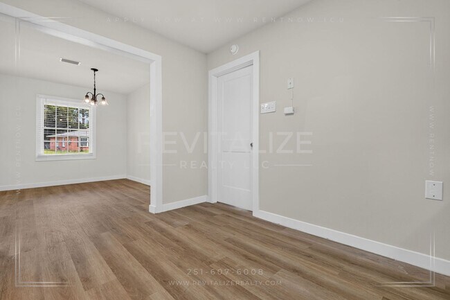 Building Photo - 2900 Lott Dr