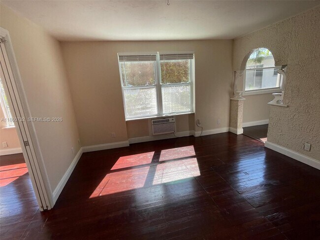 Building Photo - 1309 SE 1st St