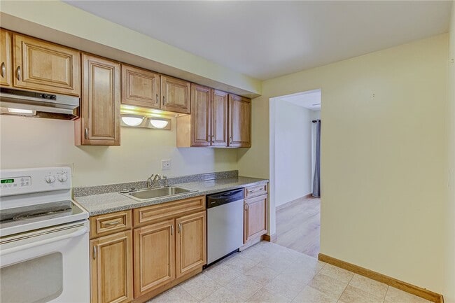 Building Photo - 79 Wintergreen Way