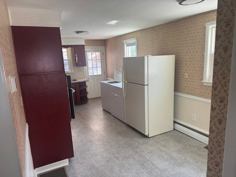 Kitchen - 115 Whelen Ave