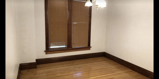 Building Photo - 196 Alpine St