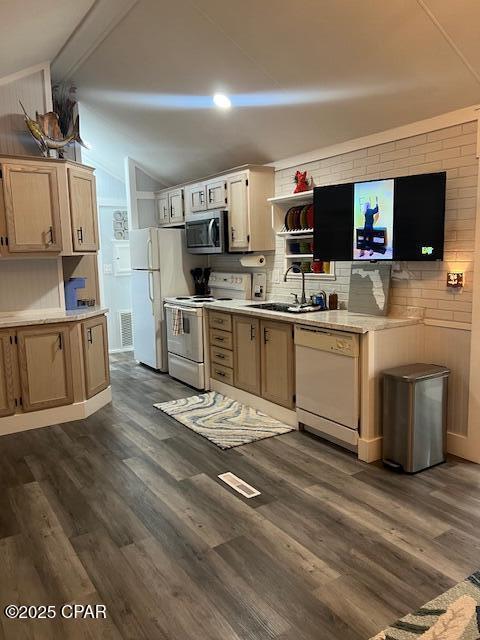 Building Photo - 1219 Thomas Dr