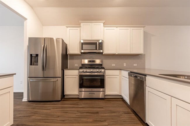 Building Photo - 175 Silver Springs Bend