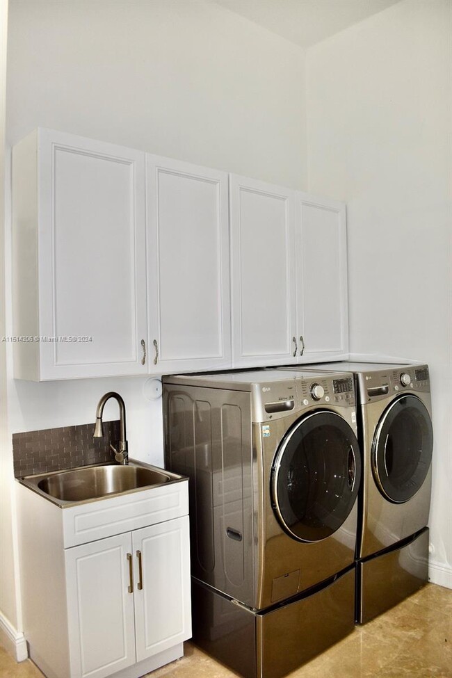 Building Photo - 1460 SW 125th Ave