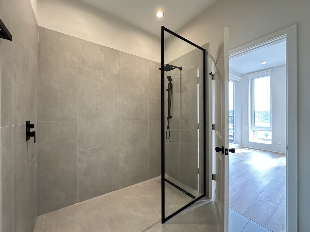 Building Photo - 3215 N Narragansett Ave