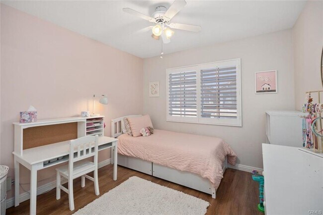 Building Photo - 3 bedroom in Gated Victoria Community!