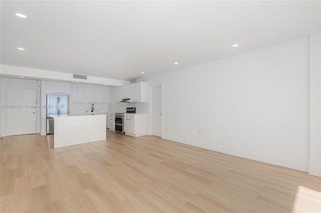 Building Photo - 11111 Biscayne Blvd