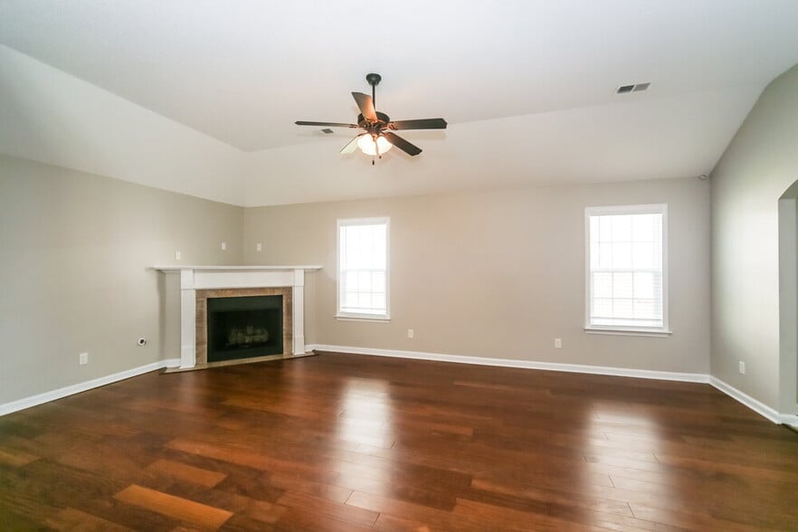 Building Photo - 7333 Green Ash Dr