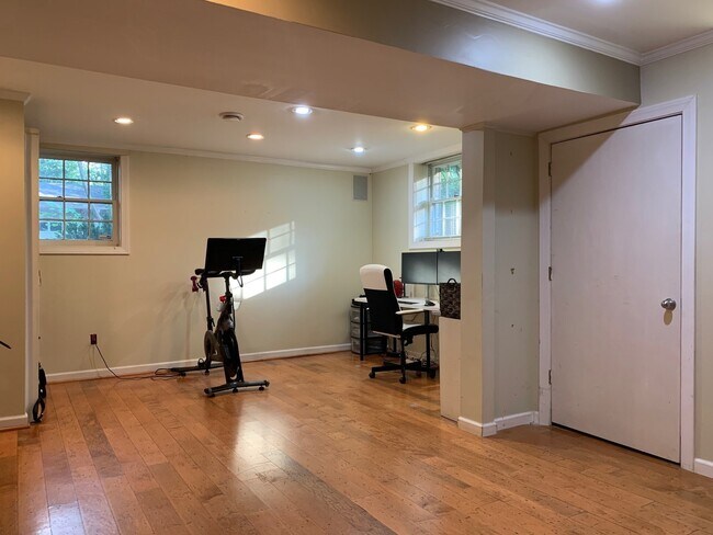 Building Photo - Hard to Find Rental Home in Heart of Dunwoody