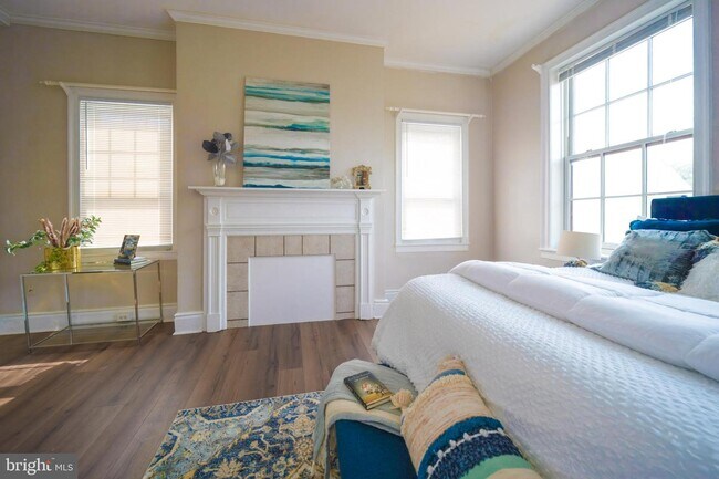 Building Photo - 104 S Loudoun St