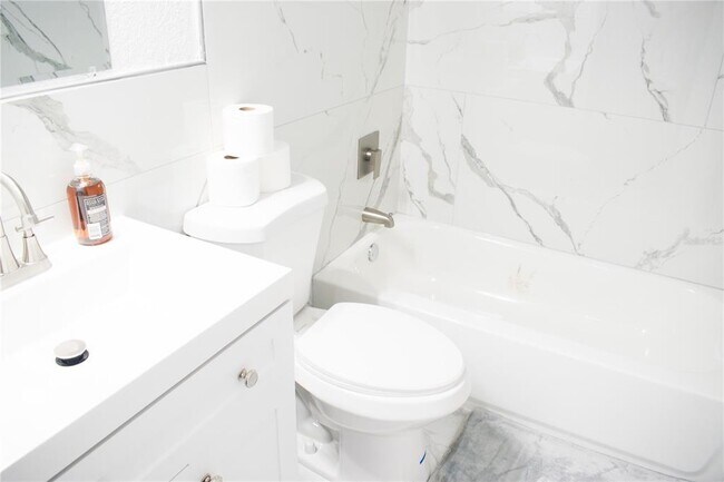 Building Photo - 5832 Dr M.L.K. Jr St N