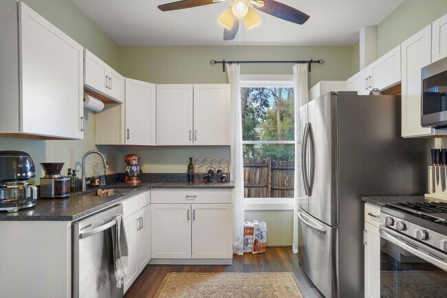 Building Photo - Charming Home Near Colorado College – Walk to Downtown & Trails!