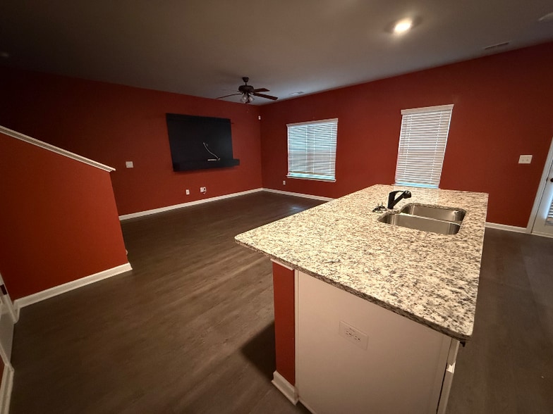 Building Photo - 1050 Mcconaughy Ct