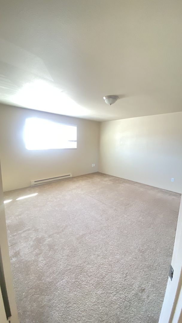 Building Photo - (526) Halpert Duplex - 4 Bedroom / 2 Bathroom