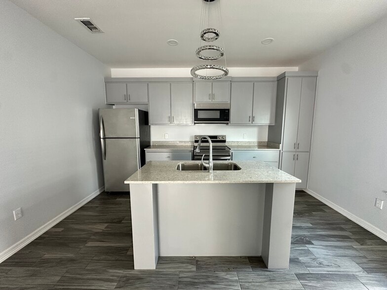 Building Photo - 3924 Las Vistas Ln