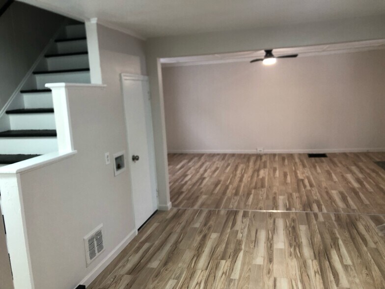 livingroom - 160 W 6th St