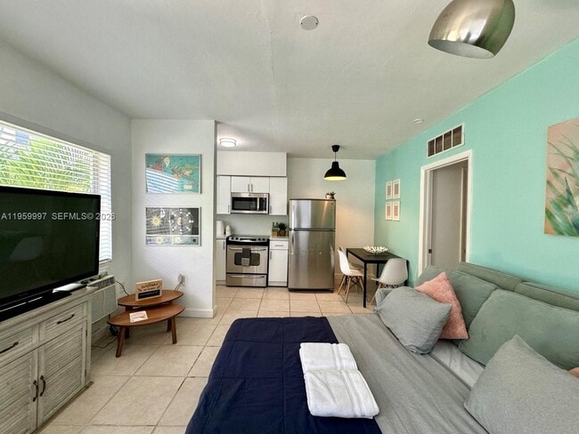 Building Photo - 1130 NE 81st St