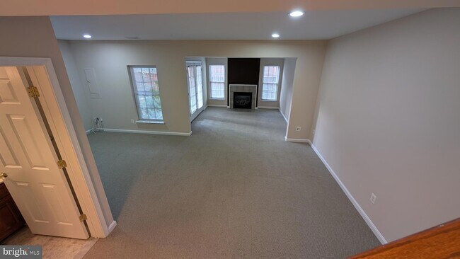 Building Photo - 42681 Rolling Rock Square