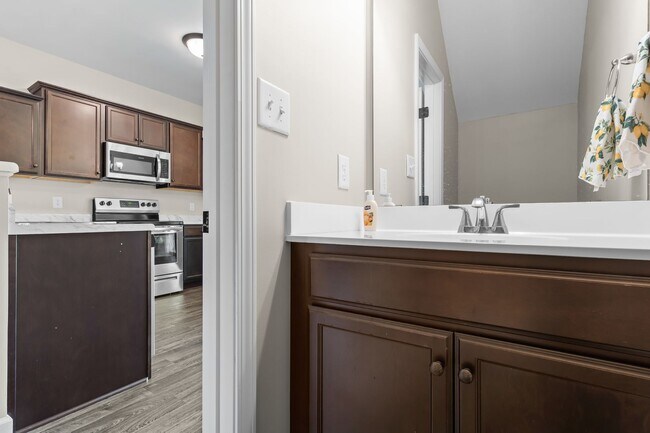 Building Photo - Marshall Farms Townhome Near Piney Green